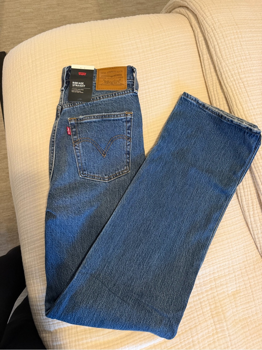 Levi’s Ribcage Straight Jeans - Picture 2 of 6